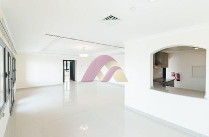 Apartment - 2 Bedrooms - 3 Bathrooms for rent in West Porto Drive - Porto Arabia - The Pearl Island - Doha