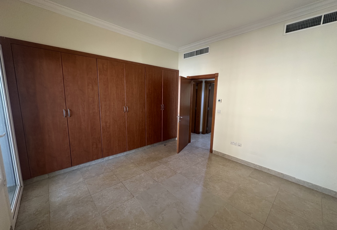 2 Bedroom Higher Floor Fully Marina View thumbnail 8