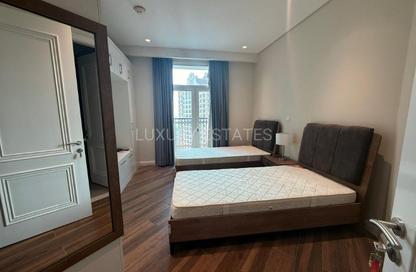 Apartment - 2 Bedrooms - 4 Bathrooms for sale in Floresta Gardens - The Pearl Island - Doha Apartment - 2 Bedrooms - 4 Bathrooms for sale in Floresta Gardens - The Pearl Island - Doha