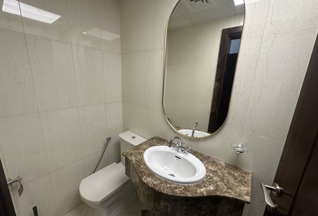 1 Bedroom Furnished Including Bills Marina View thumbnail 7