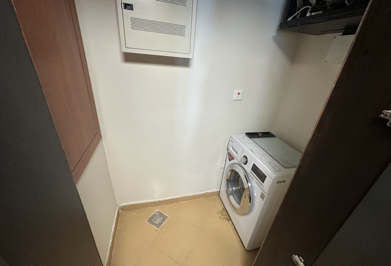 1 Bedroom Furnished Including Bills Marina View thumbnail 8