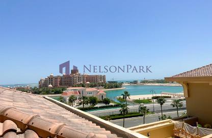Apartment - 2 Bedrooms - 3 Bathrooms for sale in Tower 16 - Porto Arabia - The Pearl Island - Doha
