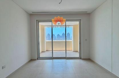 Apartment - 2 Bedrooms - 3 Bathrooms for rent in Viva East - Viva Bahriyah - The Pearl Island - Doha