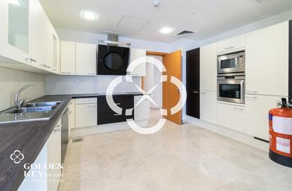 Apartment - 3 Bedrooms - 4 Bathrooms for rent in West Bay Tower - West Bay - West Bay - Doha