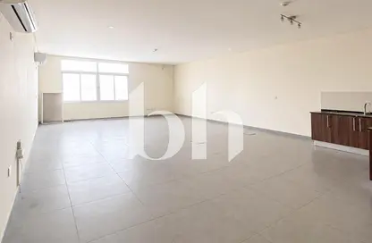 شقة - 1 حمام للايجار في شارع عنيزة - الحي الدبلوماسي - الدوحة