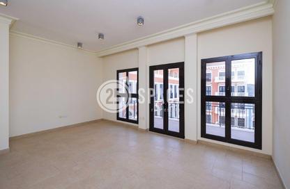 Apartment - 1 Bedroom - 2 Bathrooms for rent in Carnaval - Qanat Quartier - The Pearl Island - Doha