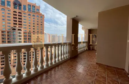 Apartment - 2 Bedrooms - 3 Bathrooms for rent in Tower 16 - Porto Arabia - The Pearl Island - Doha