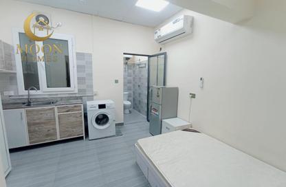 Apartment - Studio - 1 Bathroom for rent in Umm Ghwailina Comm - Umm Ghuwalina - Umm Ghuwailina - Doha