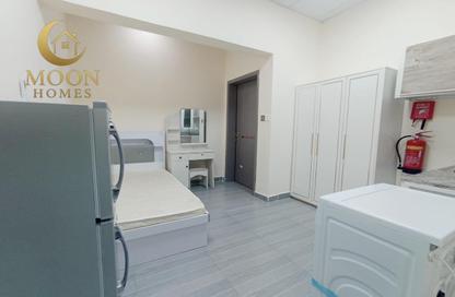 Apartment - Studio - 1 Bathroom for rent in Umm Ghwailina Comm - Umm Ghuwalina - Umm Ghuwailina - Doha