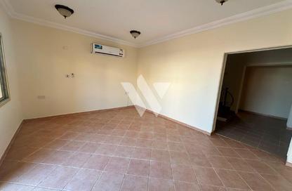Apartment - 5 Bedrooms - 5 Bathrooms for rent in Ain Khaled Villas - Ain Khaled - Doha