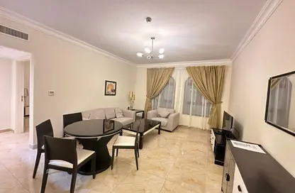 شقة - غرفة نوم - 1 حمام للايجار في ام غوالينا تجارية - ام غويلينا - أم غويلينا - الدوحة