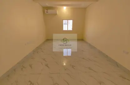 Apartment - 3 Bedrooms - 2 Bathrooms for rent in Umm Ghuwailina 4 - Umm Ghuwailina - Doha