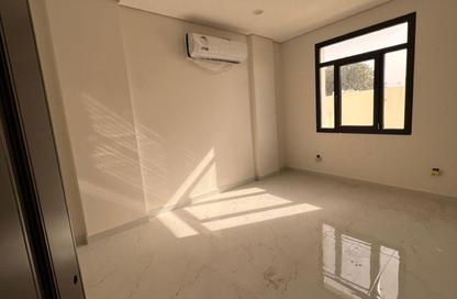 Apartment - 3 Bedrooms - 2 Bathrooms for rent in Bin Omran 35 - Fereej Bin Omran - Doha