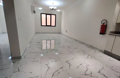 Apartment - 2 Bedrooms - 2 Bathrooms for rent in Osama Bin Zaid Street - Al Aziziyah - Doha