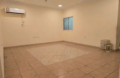 Apartment - 2 Bedrooms - 3 Bathrooms for rent in Bin Omran 35 - Fereej Bin Omran - Doha