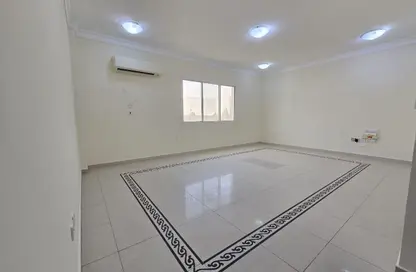 شقة - 3 غرف نوم - 2 حمامات للايجار في فريج بن محمود - الدوحة