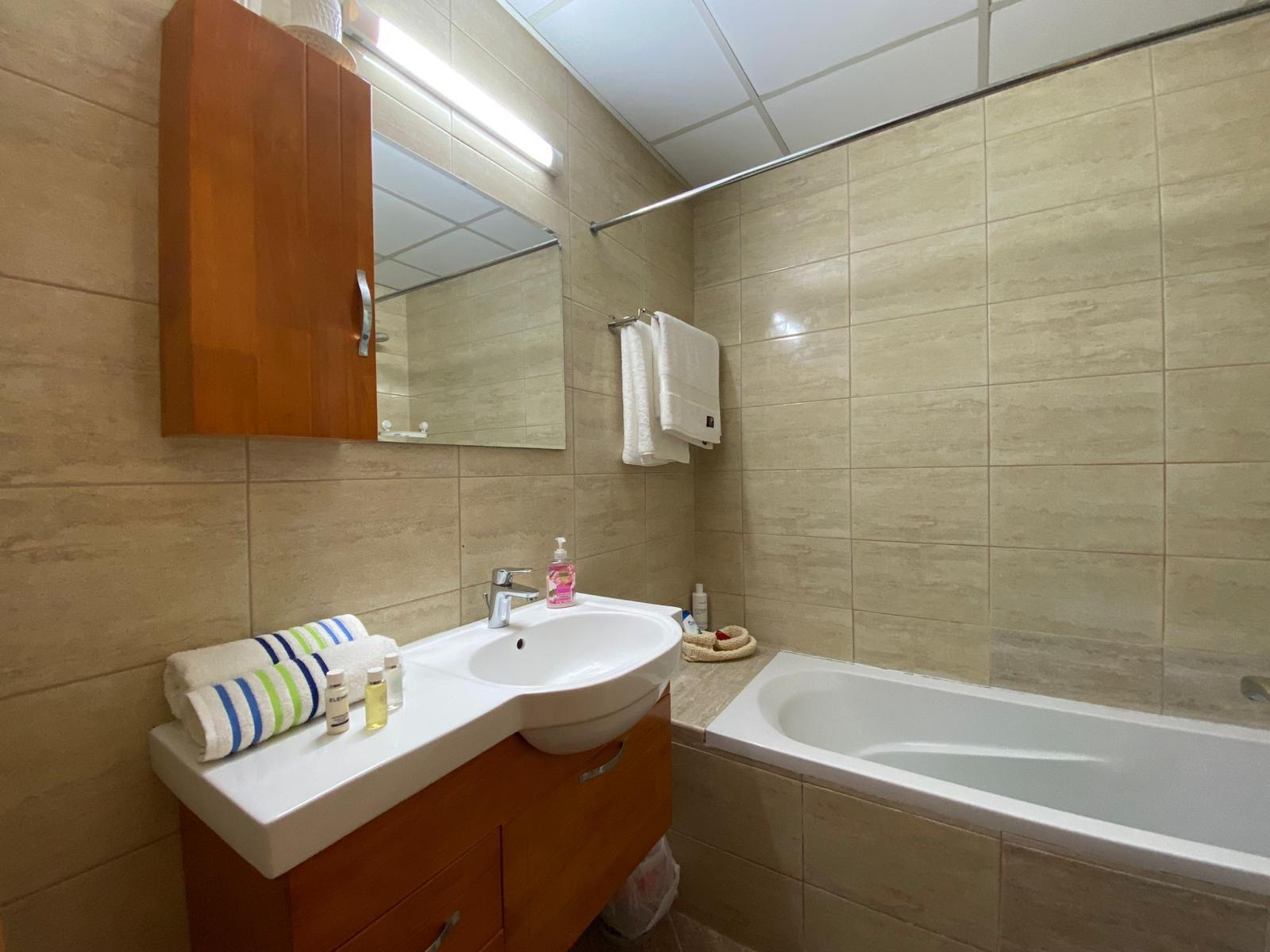 LAVISH STUDIO FULLY FURNISHED IN FOXHILLS thumbnail 7