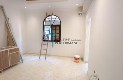 Apartment - Studio - 1 for rent in Al Dafna - Al Dafna - Doha