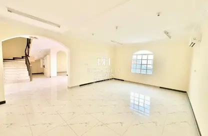 Villa - 4 Bedrooms - 5 Bathrooms for rent in Wadi Al Shaheeniya Street - Ain Khaled - Doha