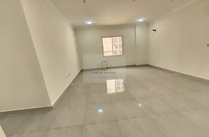 Apartment - 3 Bedrooms - 3 Bathrooms for rent in Doha Al Jadeed - Doha
