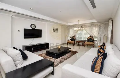 Apartment - 1 Bedroom - 2 Bathrooms for rent in West Porto Drive - Porto Arabia - The Pearl Island - Doha