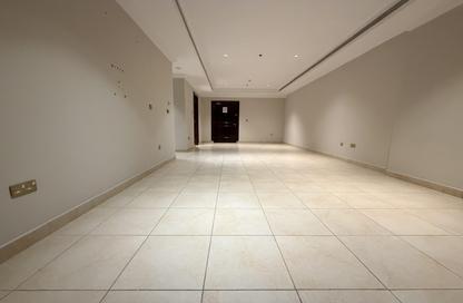 Apartment - 2 Bedrooms - 2 Bathrooms for rent in East Porto Drive - Porto Arabia - The Pearl Island - Doha