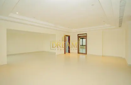 Apartment - 2 Bedrooms - 3 Bathrooms for rent in Porto Arabia - The Pearl Island - Doha