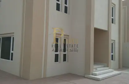 Villa - 7 Bedrooms for rent in Izghawa - Doha