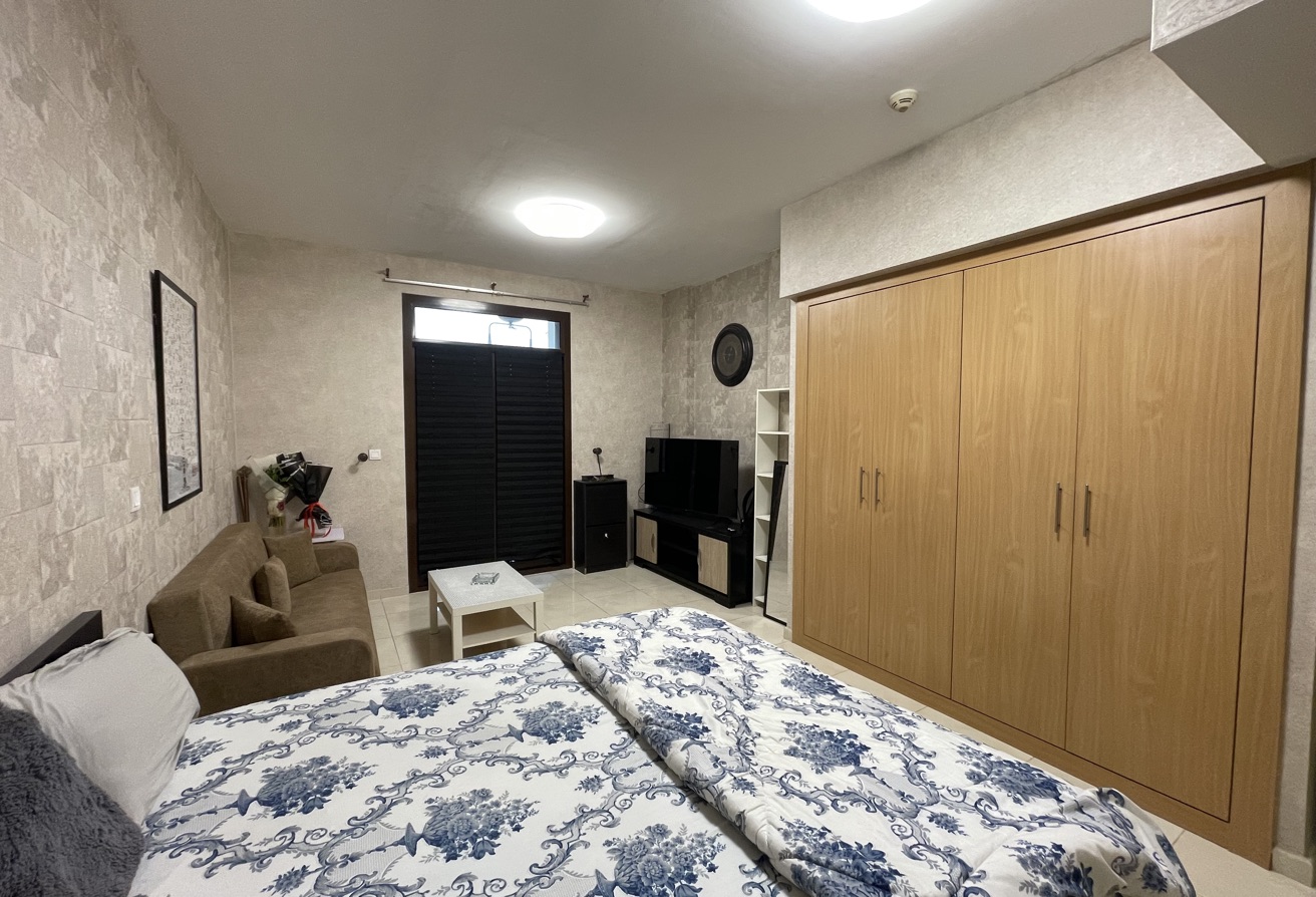 Cozy Furnished Studio | Great Location thumbnail 3