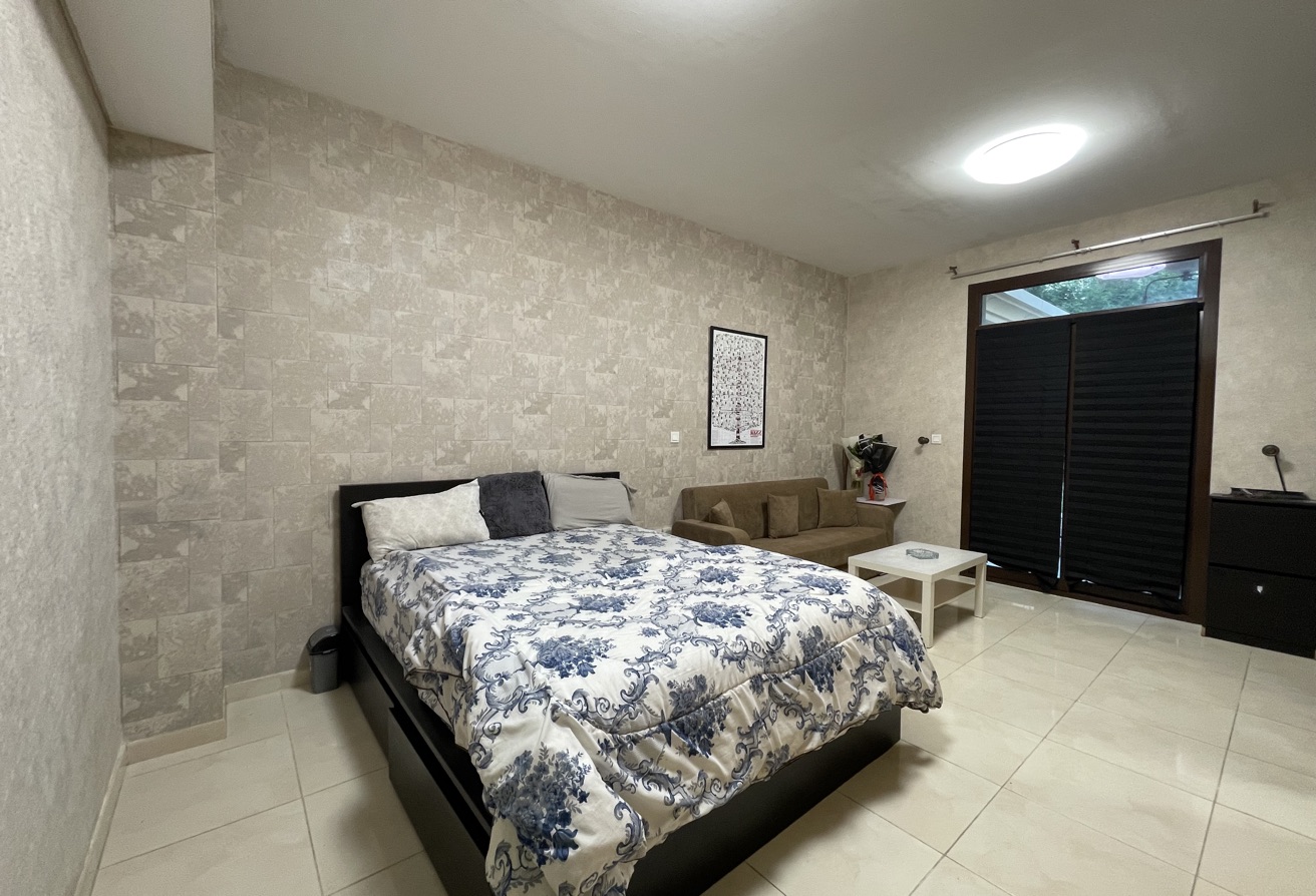 Cozy Furnished Studio | Great Location thumbnail 2