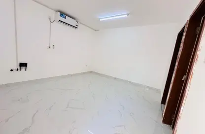 Apartment - Studio - 1 Bathroom for rent in Salwa Road - Al Aziziyah - Doha