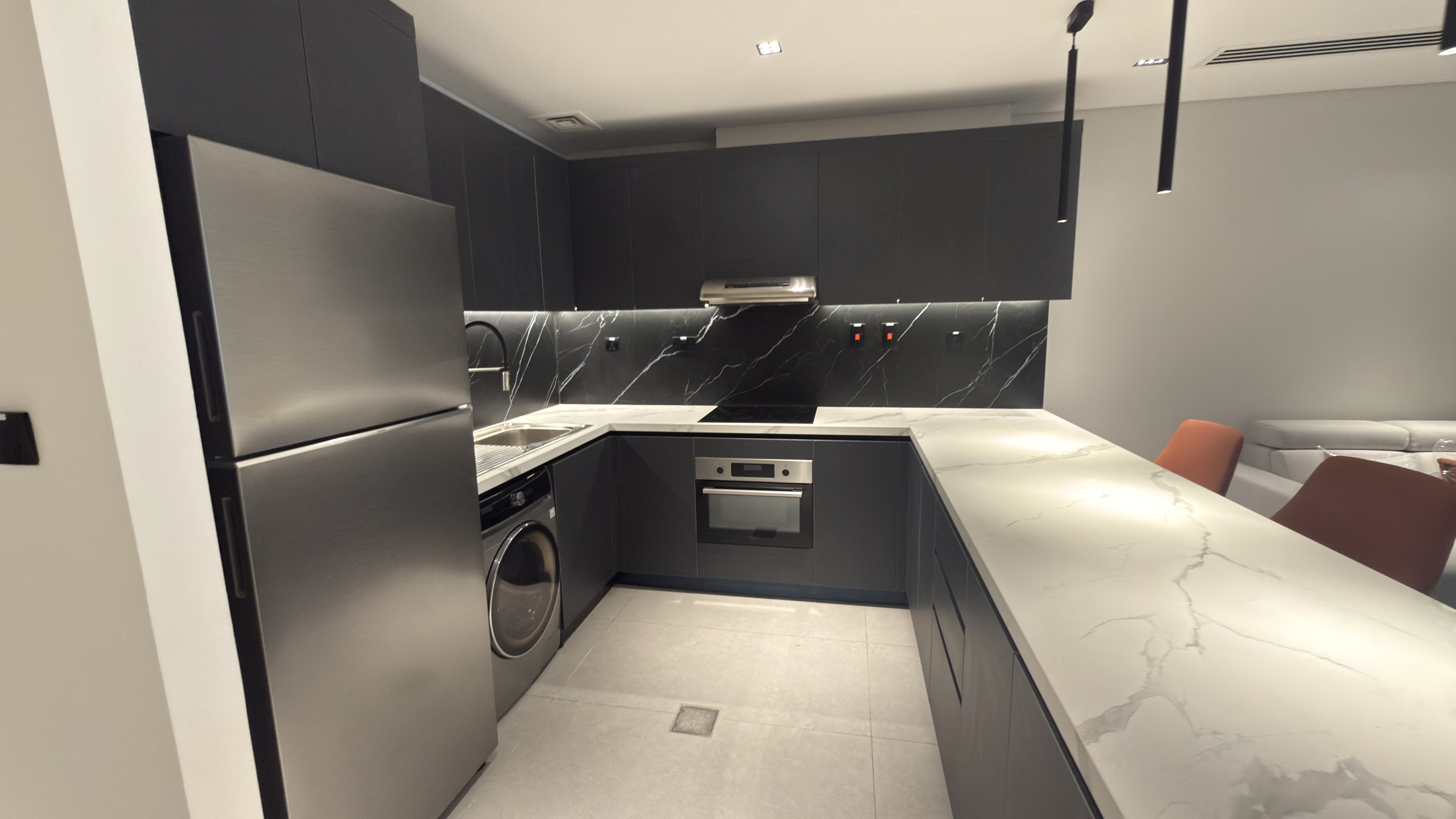 READY TO MOVE IN LUXURIOUS BEACH FRONT LIVING !!! thumbnail 3