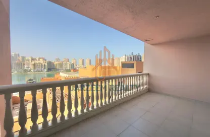 شقة - 2 غرف نوم - 2 حمامات للايجار في طريق بورتو الشرقي - بورتو أرابيا - جزيرة اللؤلؤة - الدوحة