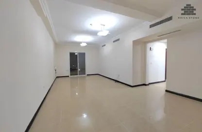 Apartment - 3 Bedrooms - 3 Bathrooms for rent in Al Nasr Street - Al Nasr - Doha