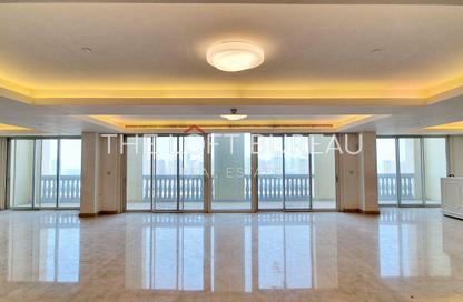 Apartment - 4 Bedrooms - 5 Bathrooms for rent in Viva West - Viva Bahriyah - The Pearl Island - Doha