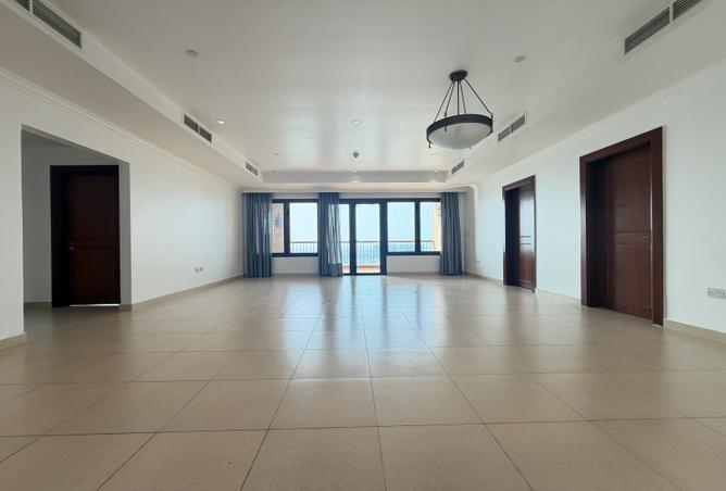 982585 - Property Image 2