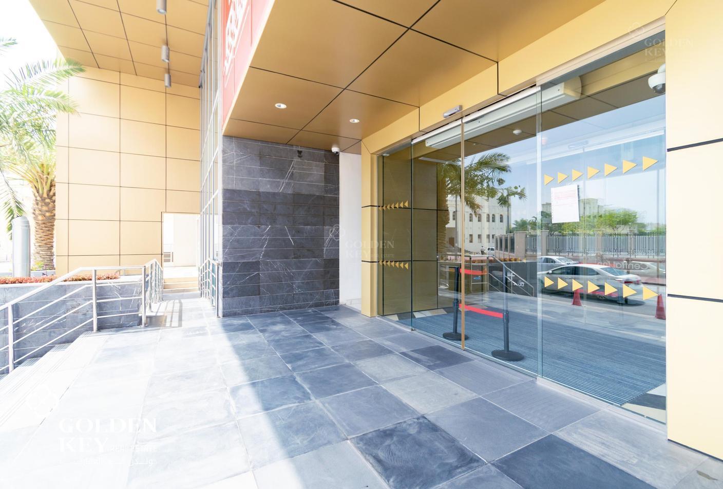 Spacious Restaurant +Terrace | High Traffic Area