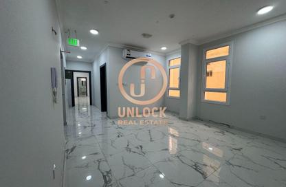 Apartment - 3 Bedrooms - 2 Bathrooms for rent in Umm Ghwailina Comm - Umm Ghuwalina - Umm Ghuwailina - Doha