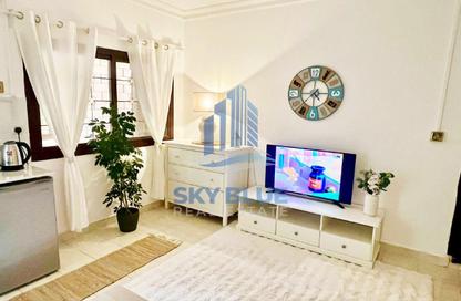 Apartment - Studio - 1 Bathroom for rent in Onaiza Street - Diplomatic Area - Doha