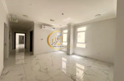 شقة - 3 غرف نوم - 2 حمامات للايجار في ام غوالينا تجارية - ام غويلينا - أم غويلينا - الدوحة