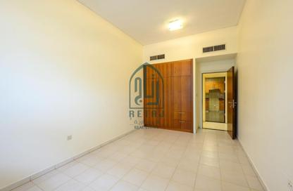 Apartment - 2 Bedrooms - 2 Bathrooms for rent in Barwa Commercial Avenue - Umm Al Seneem - Doha