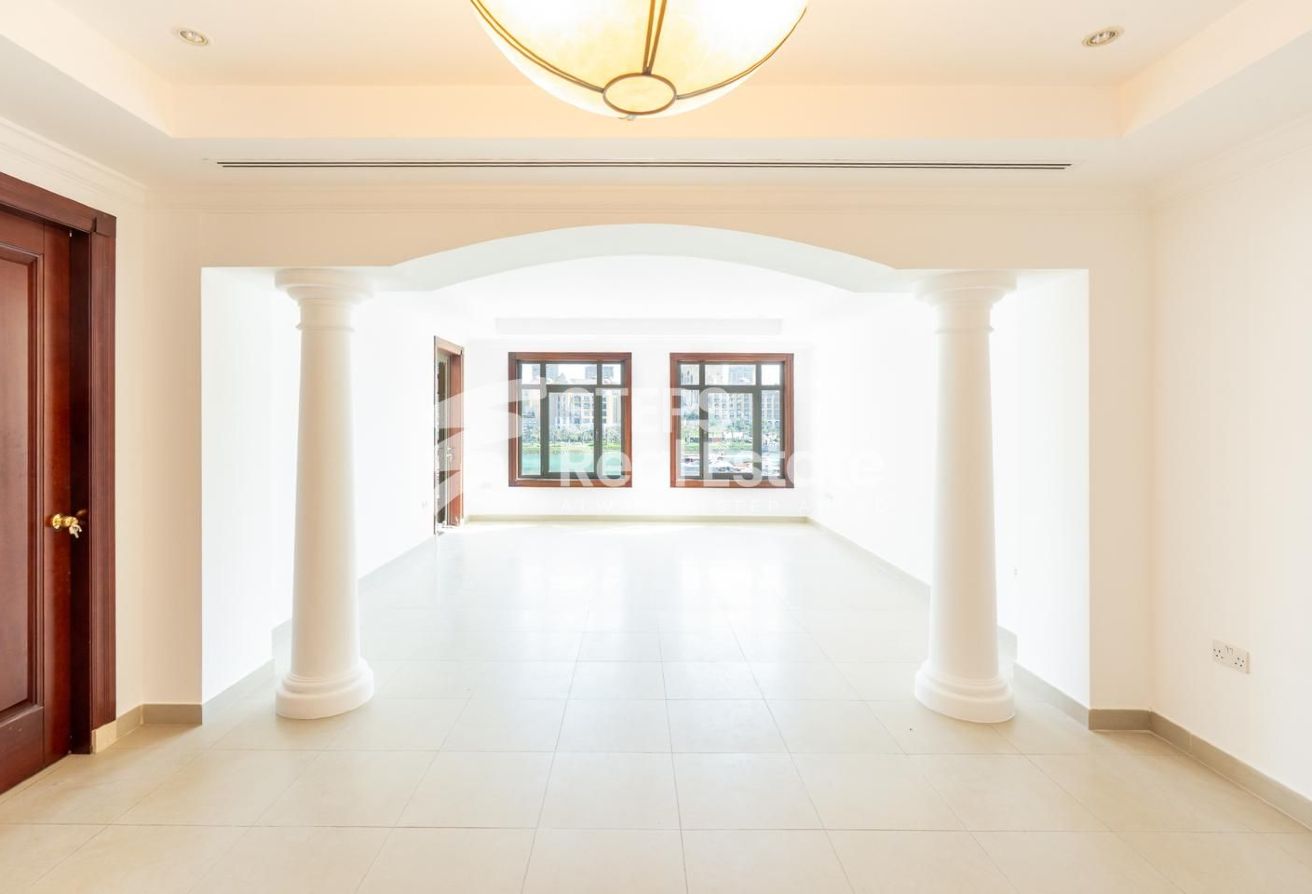 2 Bedroom Townhouse for Rent with Balcony - apartment in Porto Arabia