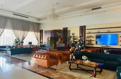 مجمع سكني - 5 غرف نوم - 6 حمامات للايجار في واي فيلدج - ابو سدرة - الريان - الدوحة