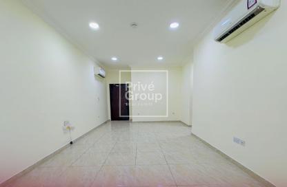 Apartment - 2 Bedrooms - 2 Bathrooms for rent in Al Muntazah - Doha