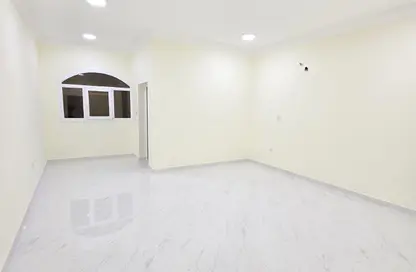 Apartment - 1 Bedroom - 1 Bathroom for rent in New Salata - Salata - Doha