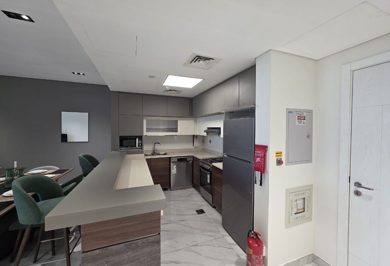 LUXURY 2 BHK PARK VIEW APARTMENT IN CRESCENT TOWER thumbnail 5