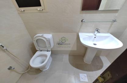 Apartment - 2 Bedrooms - 2 Bathrooms for rent in Umm Ghwailina Comm - Umm Ghuwalina - Umm Ghuwailina - Doha