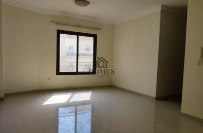 شقة - 3 غرف نوم - 2 حمامات للايجار في شارع انس - فريج بن محمود الشمالي - فريج بن محمود - الدوحة