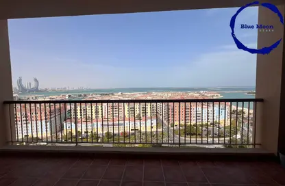 شقة - 2 غرف نوم - 3 حمامات للايجار في طريق بورتو الشرقي - بورتو أرابيا - جزيرة اللؤلؤة - الدوحة