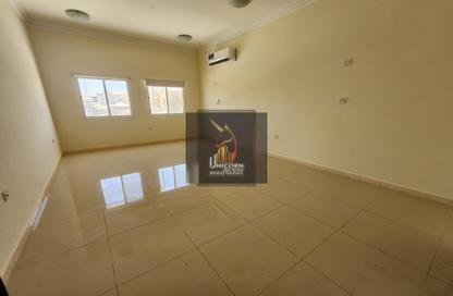 سكن الموظفين - استوديو - 6 حمامات للايجار في شارع المرخية - المرخية - الدوحة
